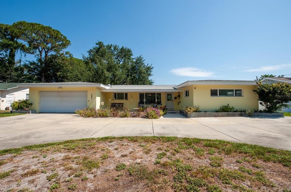 867 Pinellas Point Dr S, Saint Petersburg, FL 33705