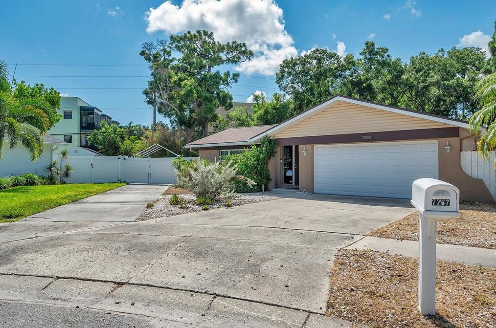7767 Hasting Ct, Saint Petersburg, FL 33709-1239