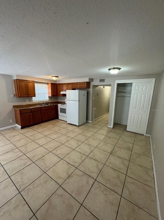 9814 11 St, Tampa FL 33612-5843 exterior