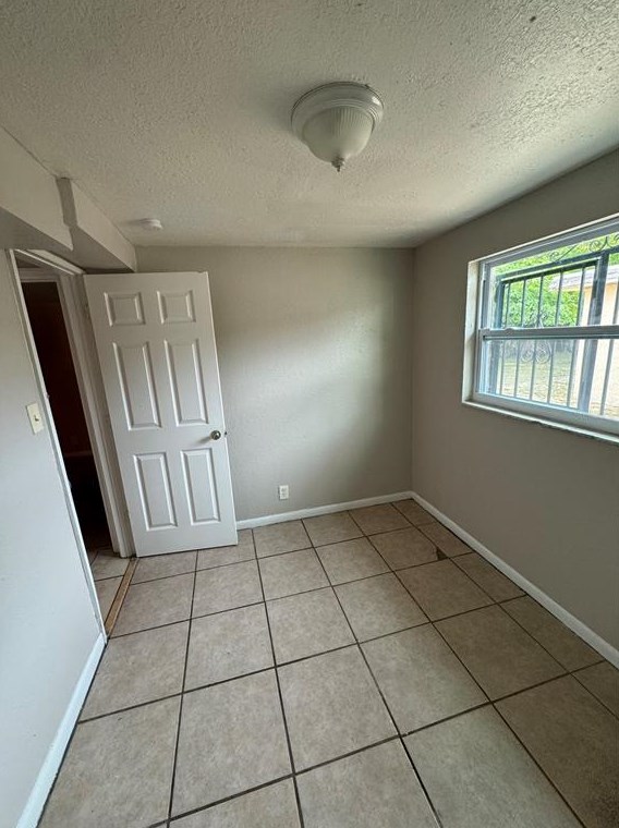 9814 11 St, Tampa FL 33612-5843 exterior