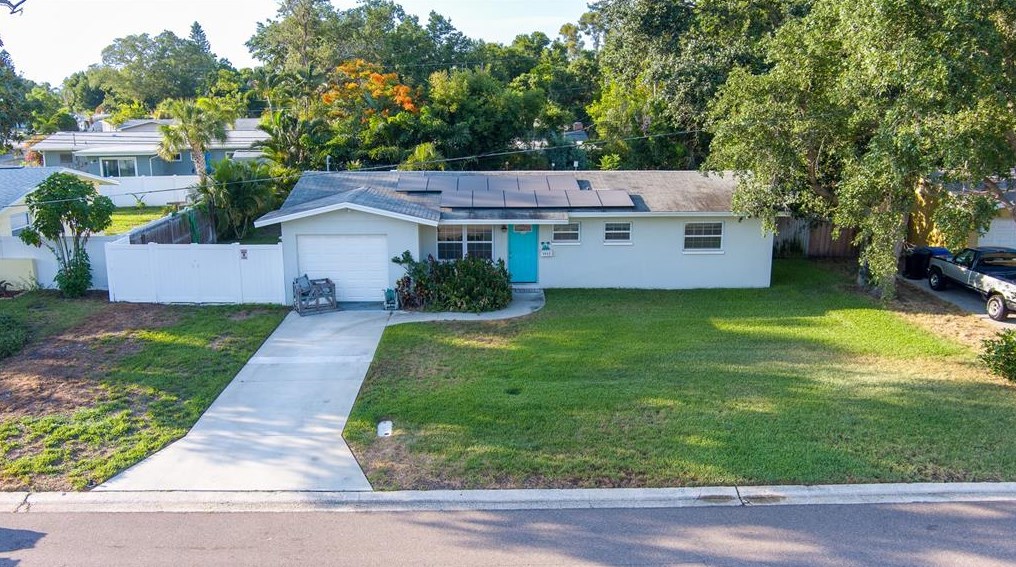 3933 Porpoise Dr, Saint Petersburg, FL 33705-4029