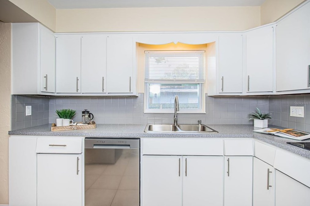 6650 31 Ter Ct, Saint Petersburg FL  exterior