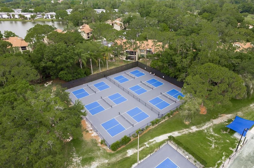 5099 Cross Pointe Dr, Oldsmar FL 34677-5214 exterior