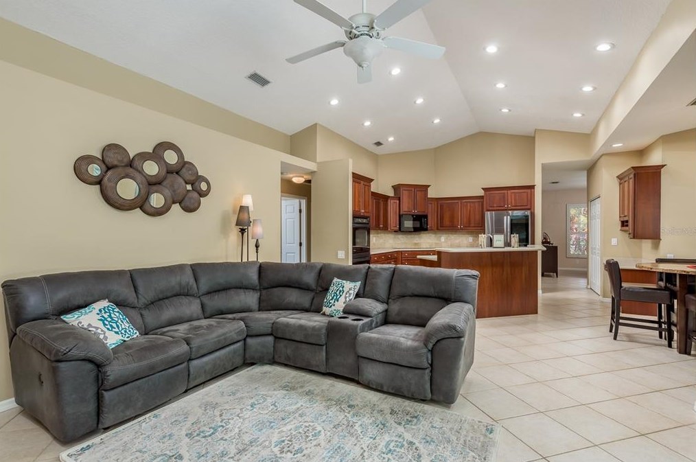 5099 Cross Pointe Dr, Oldsmar FL 34677-5214 exterior