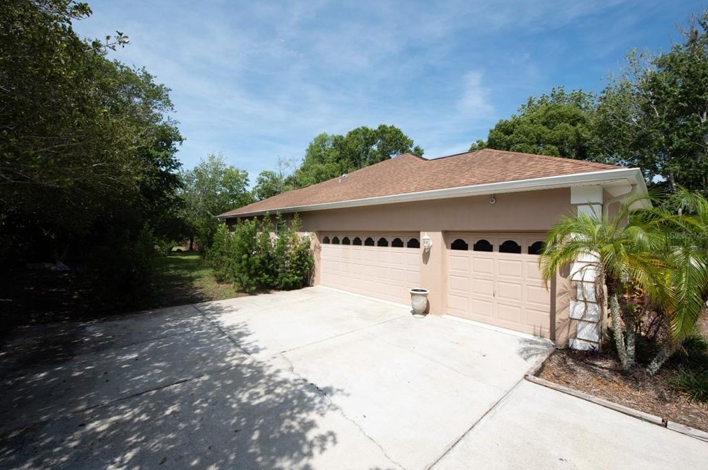 11026 Lakeview Dr, New Port Richey, FL 34654