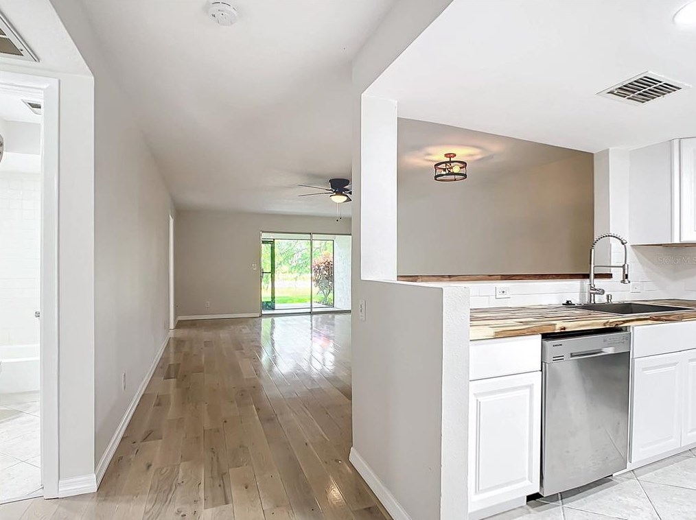 1180 Montrose Pl, Dunedin, FL 34698-7315