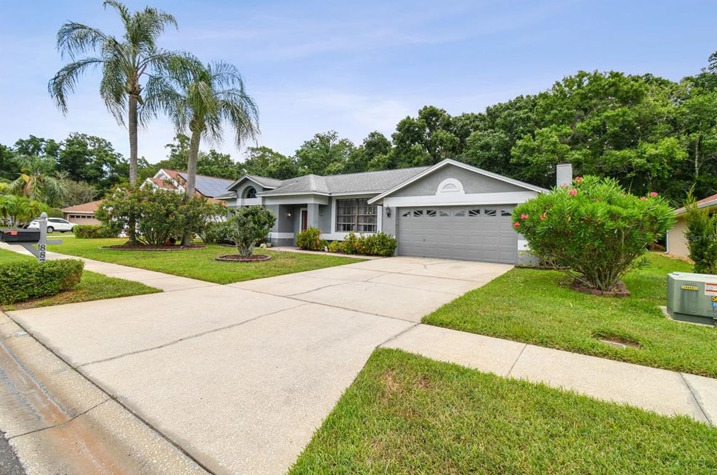 887 Crestridge Cir, Tarpon Springs, FL 34688-9216
