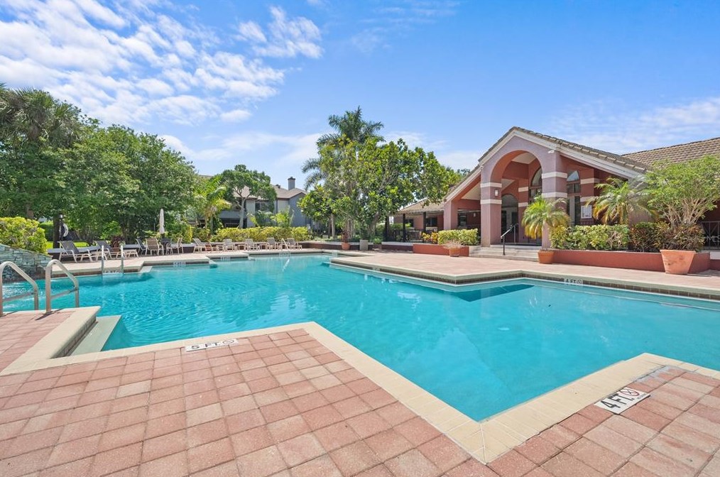 10263 Gandy Blvd N #109, Saint Petersburg, FL 33702