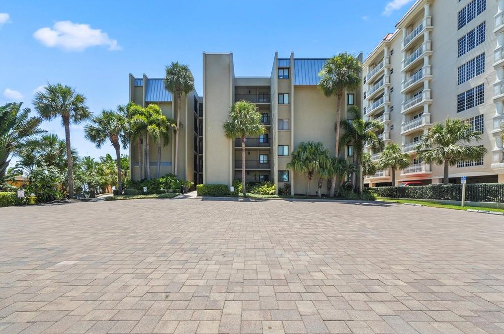 17710 Gulf Blvd, Saint Petersburg FL  33708-4200 exterior