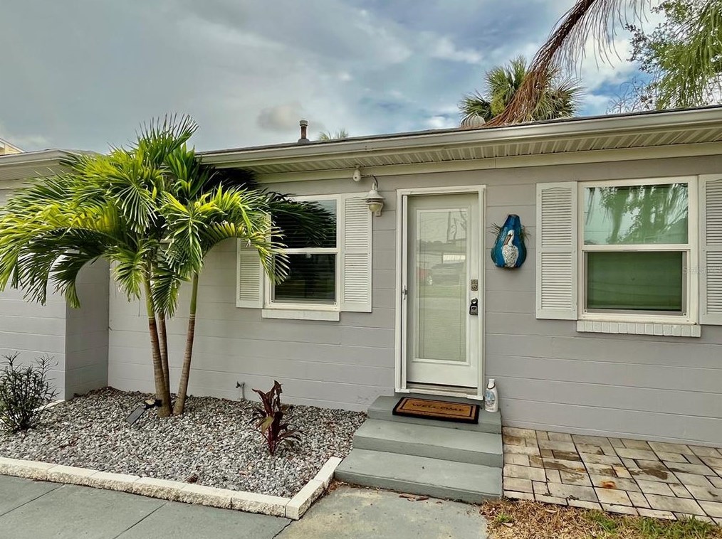 5636 Riverview Dr, New Port Richey, FL 34652
