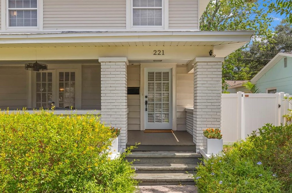 221 21st Ave N, Saint Petersburg, FL 33704