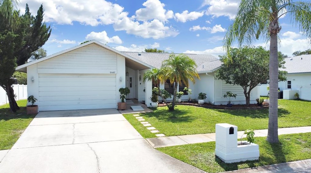 11497 Harborside Cir, Largo, FL 33773-4402
