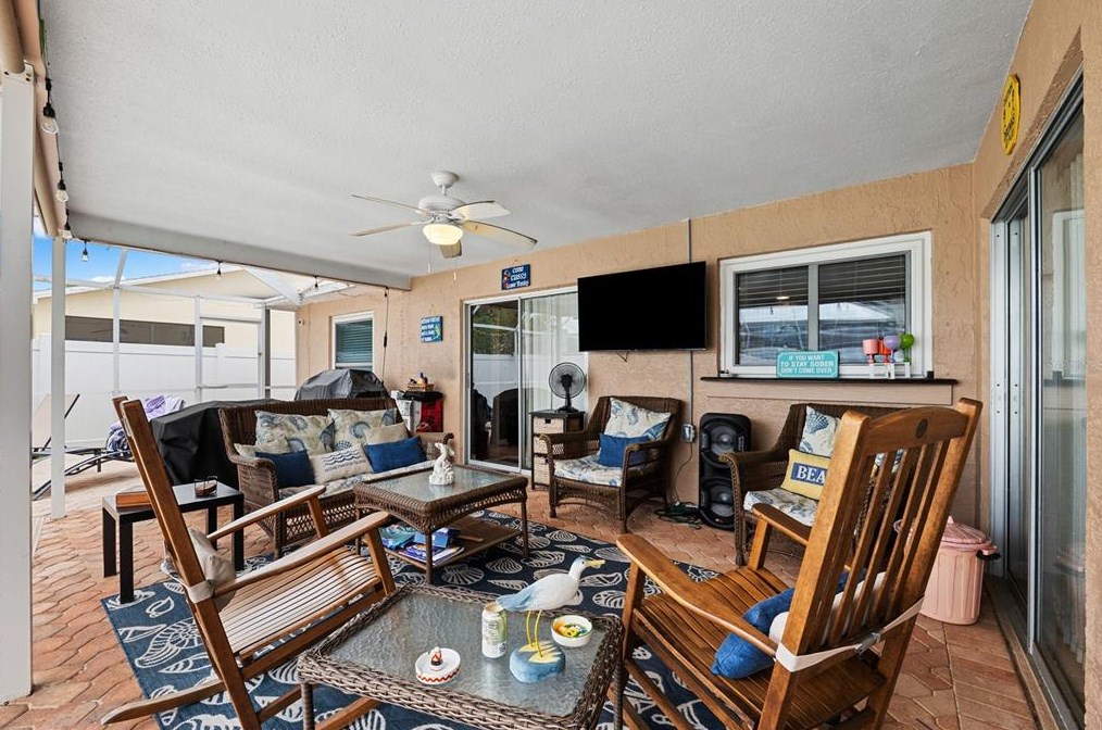 125 Cherry Laurel Dr, Palm Harbor FL  34683-4818 exterior