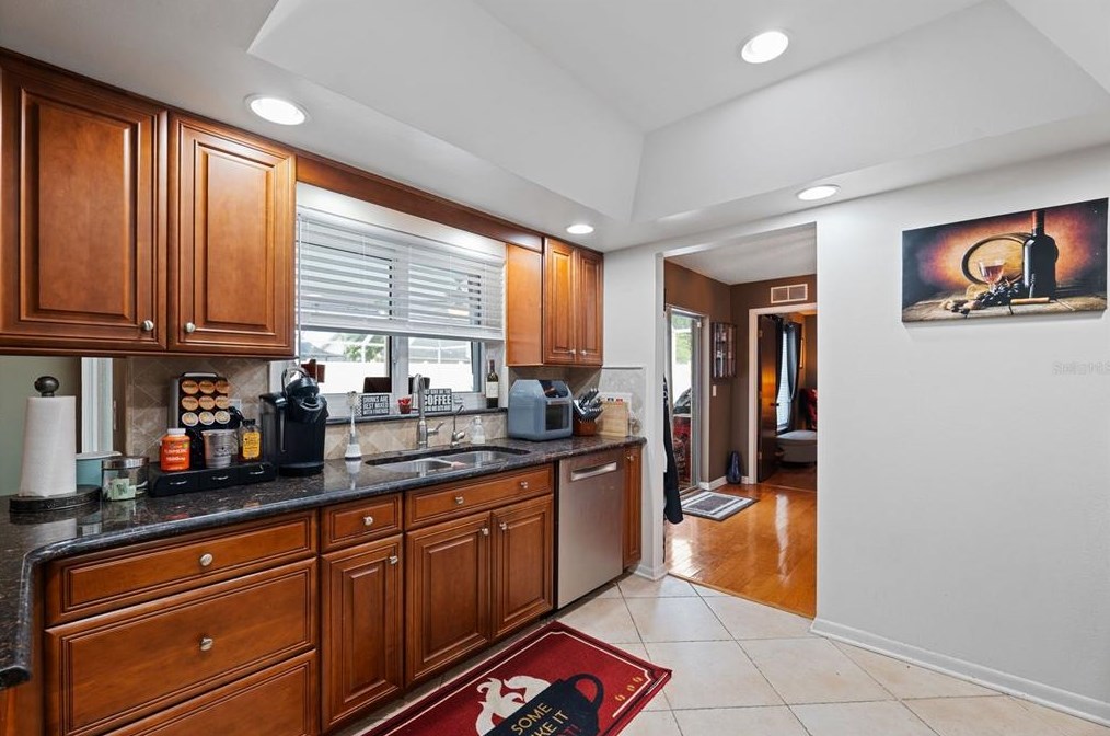 125 Cherry Laurel Dr, Palm Harbor FL  34683-4818 exterior