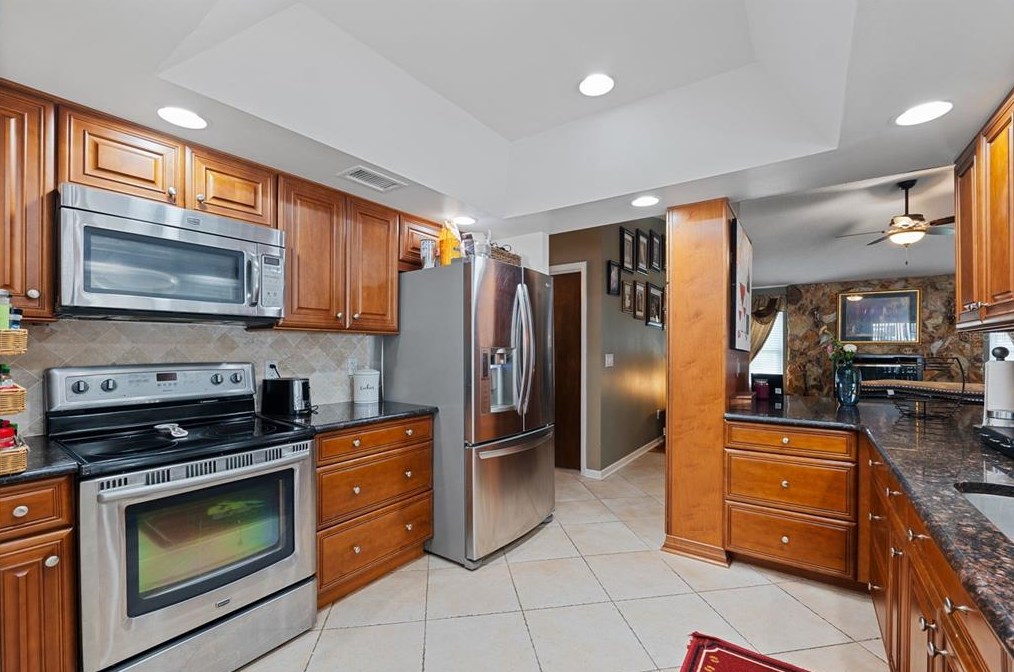 125 Cherry Laurel Dr, Palm Harbor FL  34683-4818 exterior