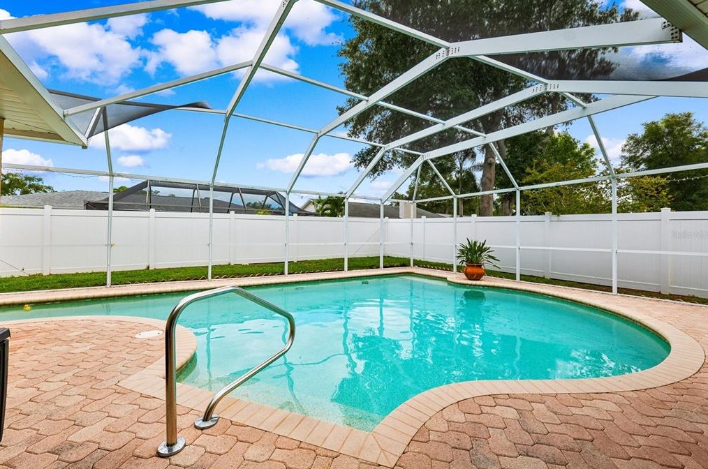 125 Cherry Laurel Dr, Palm Harbor FL  34683-4818 exterior