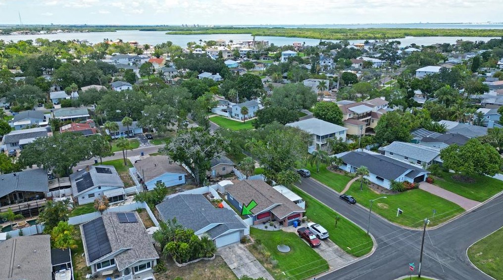 1889 Montana Ave, Saint Petersburg, FL 33703-3341
