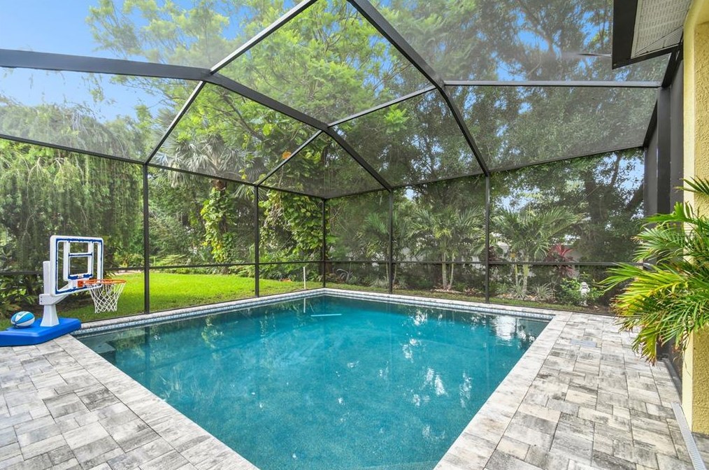 7647 Nottinghill Sky Dr, Ruskin, FL 33572-1526