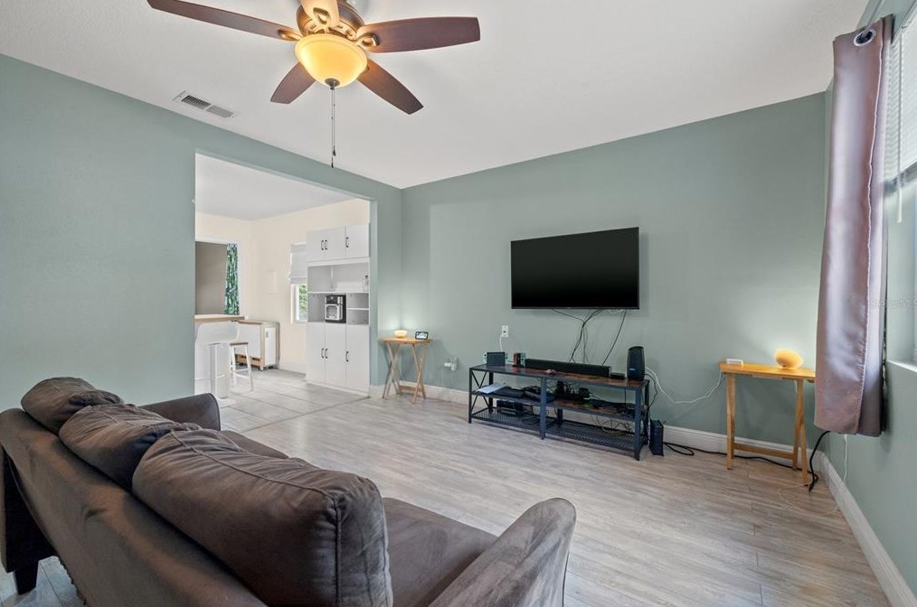 3306 18th Ave, Saint Petersburg FL  33712-2904 exterior