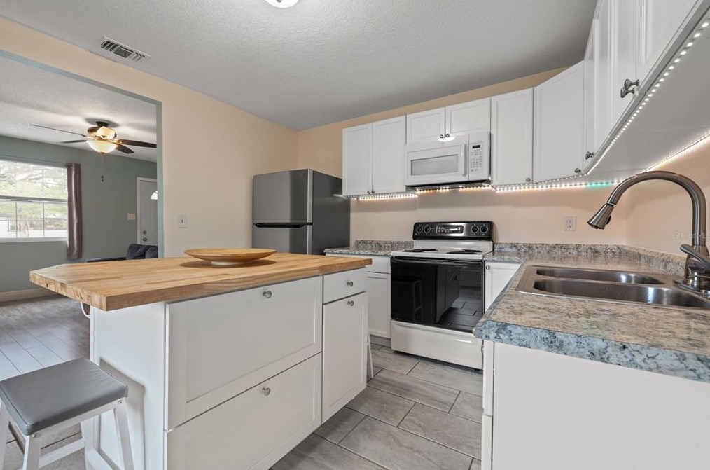 3306 18th Ave, Saint Petersburg FL  33712-2904 exterior