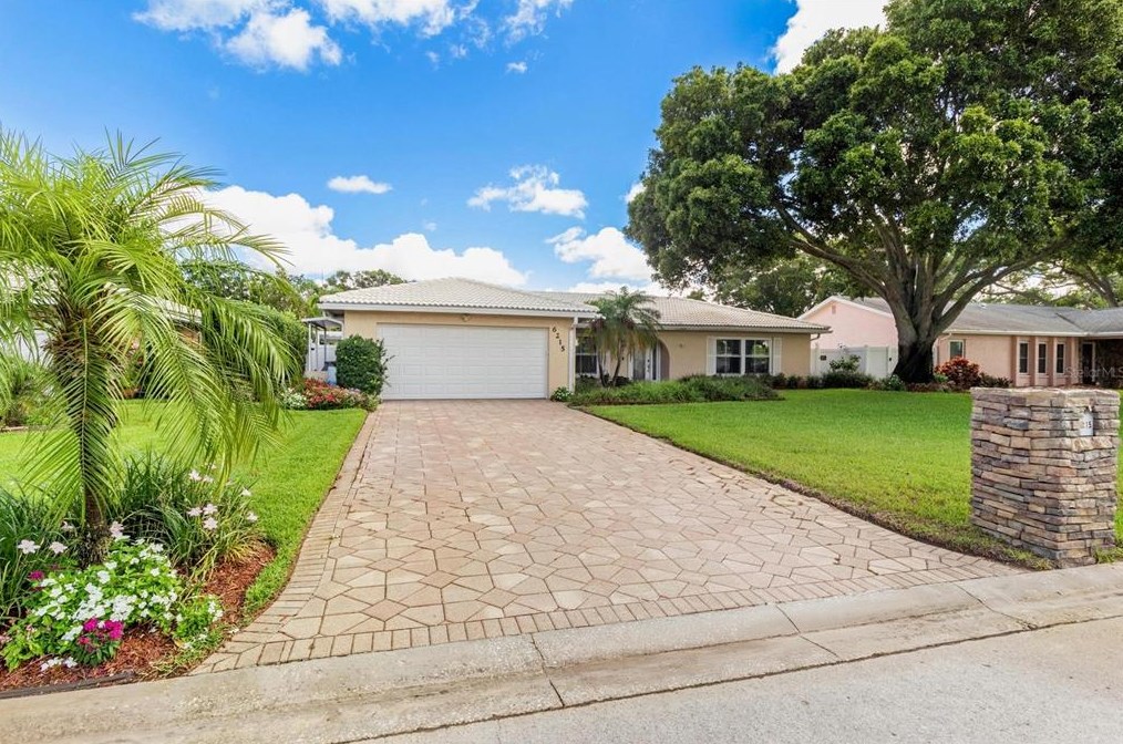6215 43rd Ave, Saint Petersburg, FL 33709-5019