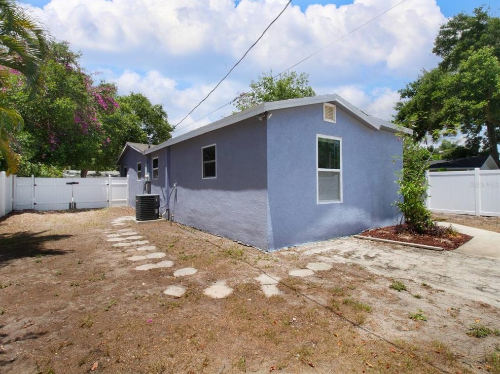 4748 22nd Ave, Saint Petersburg FL  33711-2926 exterior