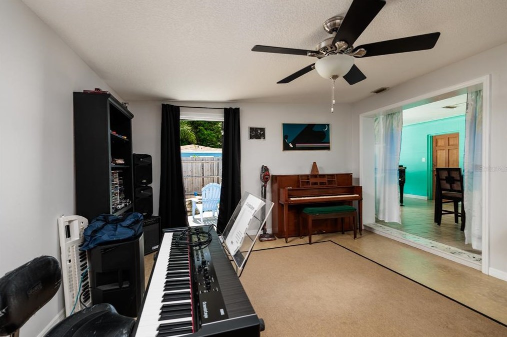 2482 67th Ave, Saint Petersburg FL  33712-5613 exterior
