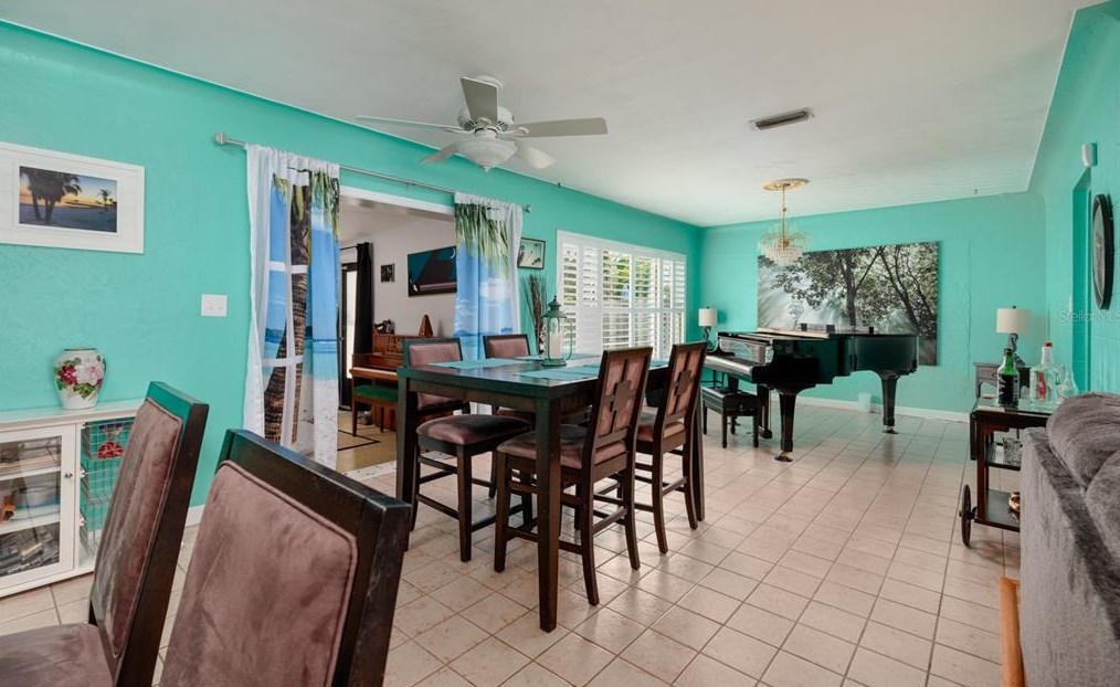 2482 67th Ave, Saint Petersburg FL  33712-5613 exterior