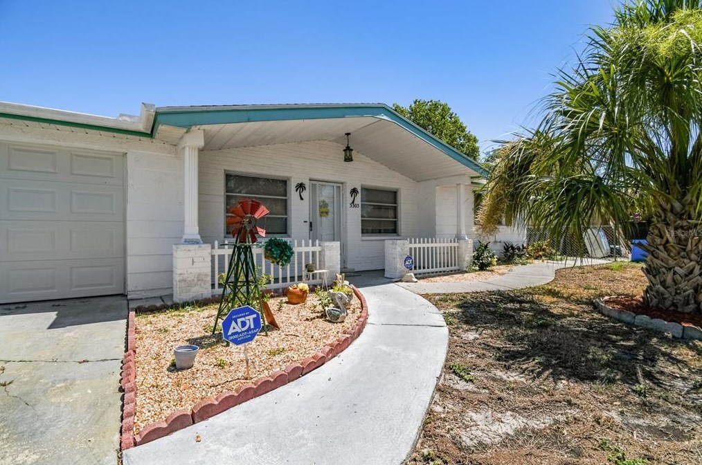3305 Atlantis Dr, Tarpon Springs, FL 34691