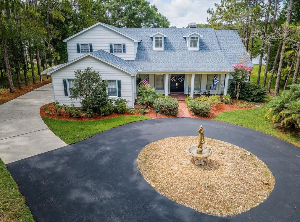 913 Newberger Rd, Lutz, FL 33549