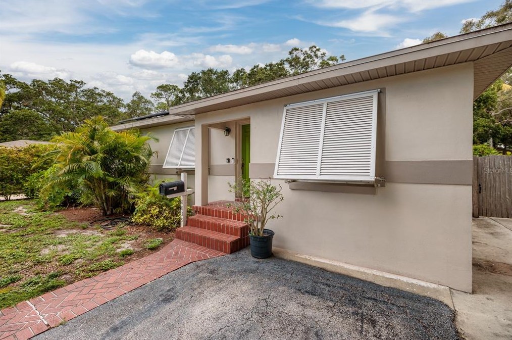 8035 Country Club Rd, Saint Petersburg, FL 33710-3641