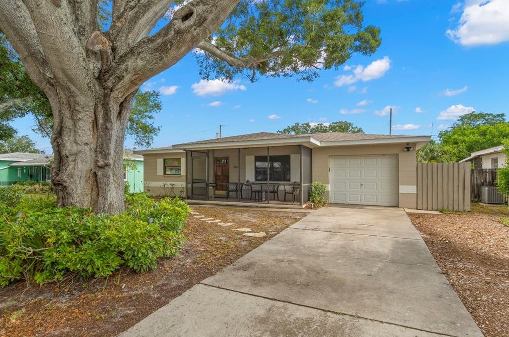2467 36th Ave, Saint Petersburg, FL 33713-1822