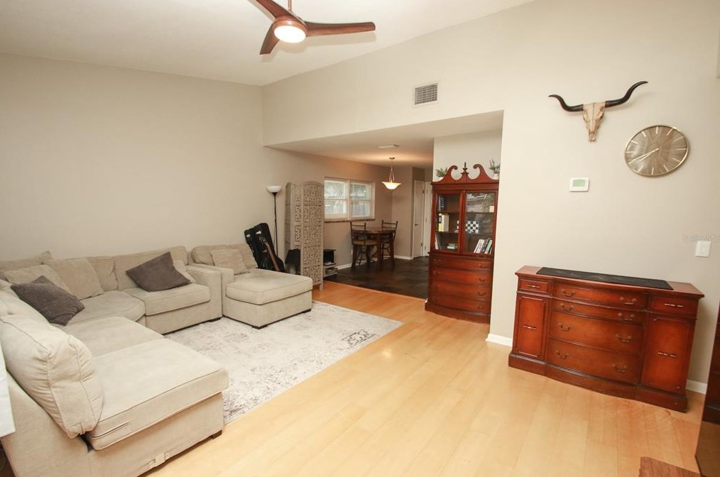 7034 2nd St, Saint Petersburg, FL 33702-5902