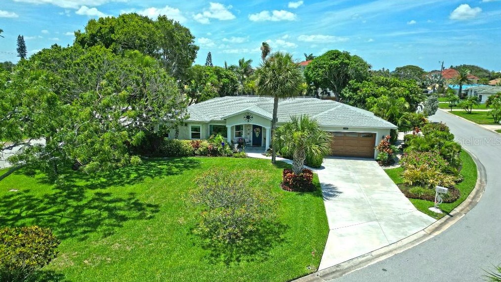 3207 Hibiscus Dr, Belleair Beach, FL 33786-3620