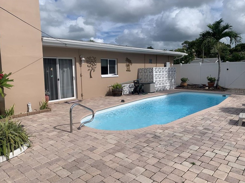 14025 Starboard Dr, Largo, FL 33776