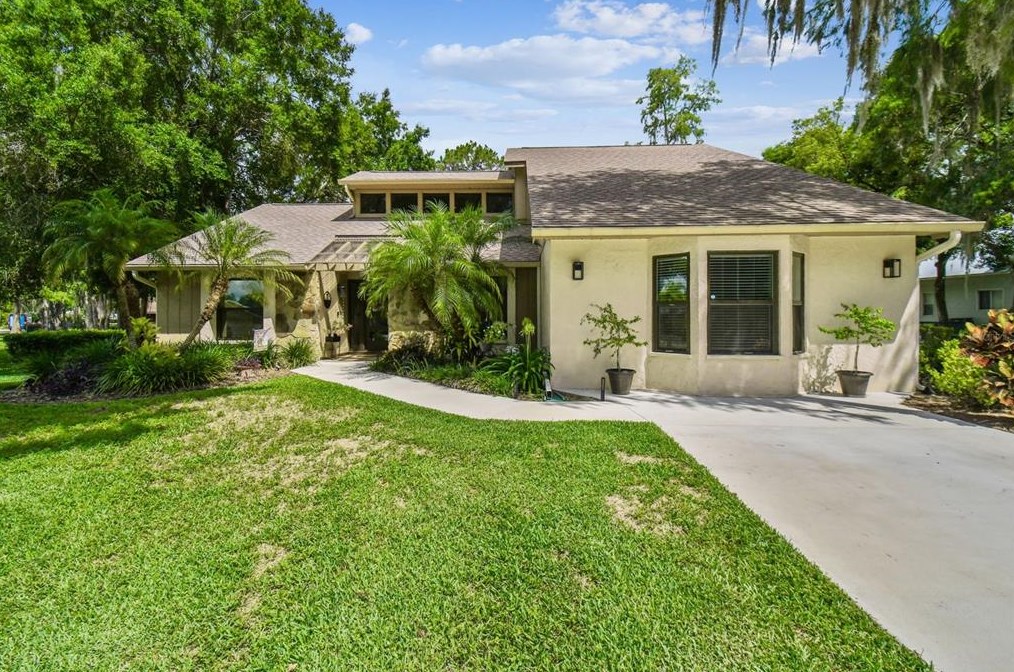 17011 Dennis Rd, Lutz, FL 33558