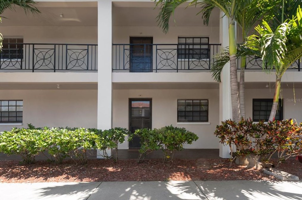 10190 Imperial Point Dr, Largo, FL 33774-4925