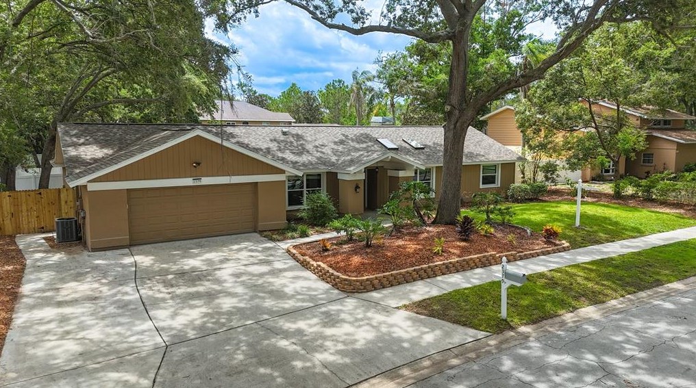 2379 Barcelona Dr, Dunedin, FL 34698