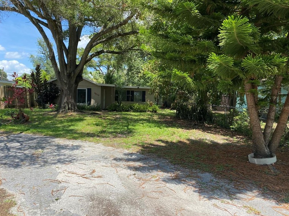 7915 63rd St N, Pinellas Park, FL 33781