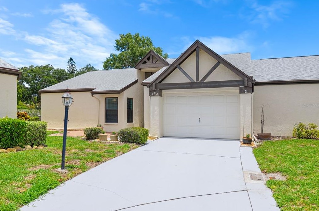 932 Rosewood Ln, Palm Harbor, FL 34684