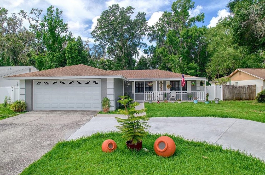 609 Sandy Creek Dr, Brandon, FL 33511