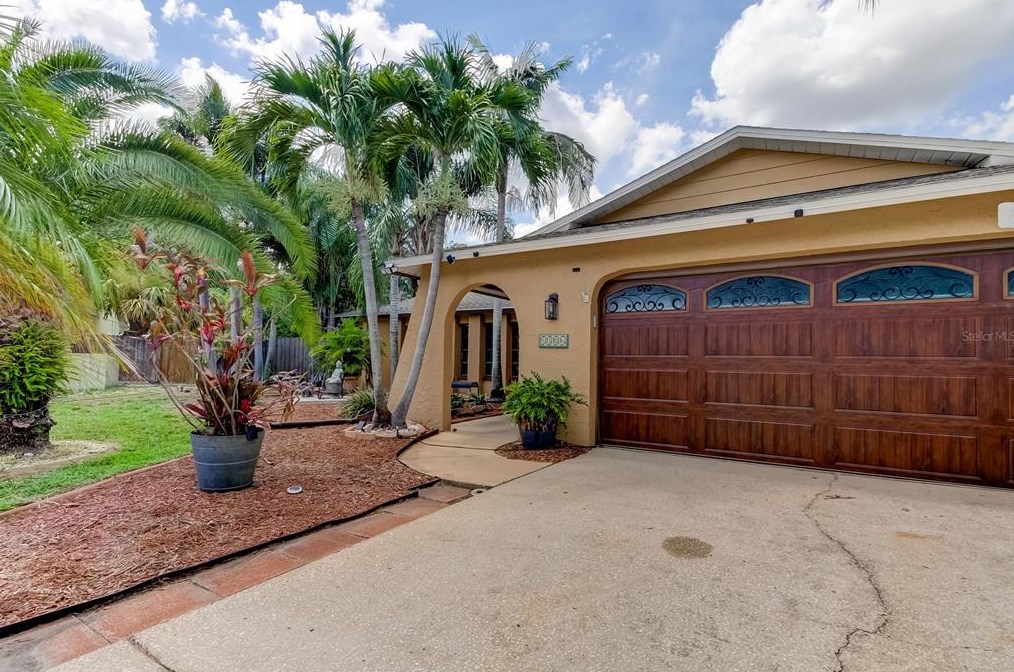 1386 Crescent Ct, Tarpon Springs, FL 34689