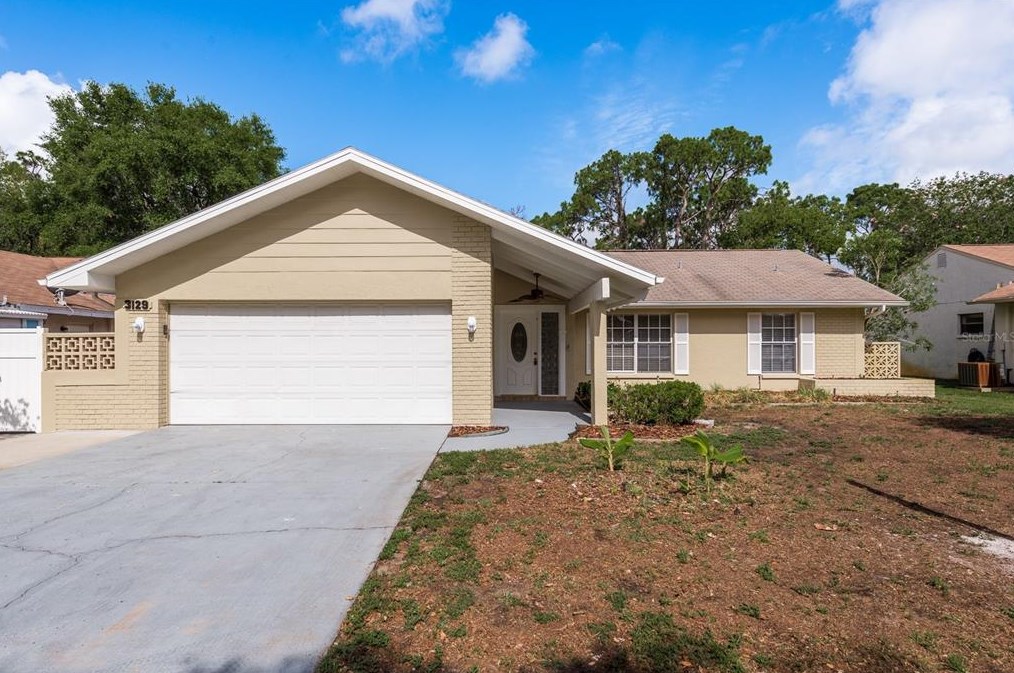 3129 Jarvis St, Tarpon Springs, FL 34690