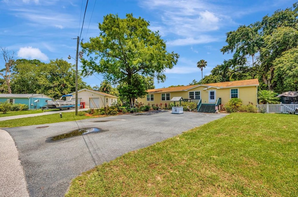 6461 Bass Rd, Brooksville, FL 34607