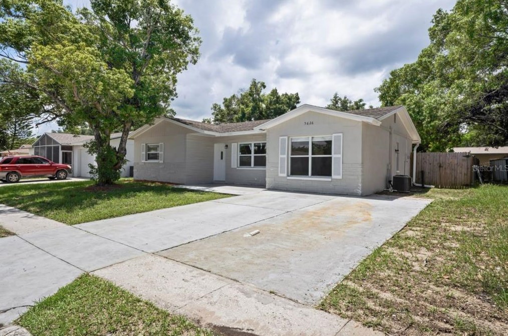 5626 Mirada Dr, Tarpon Springs, FL 34690