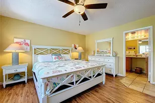 7532 Bayshore Dr, Treasure Island, FL 33706 - Photo 18