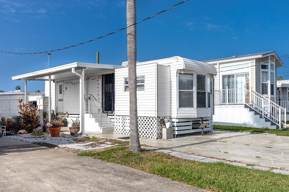 672 Yawl Ln, Palm Harbor, FL 34683