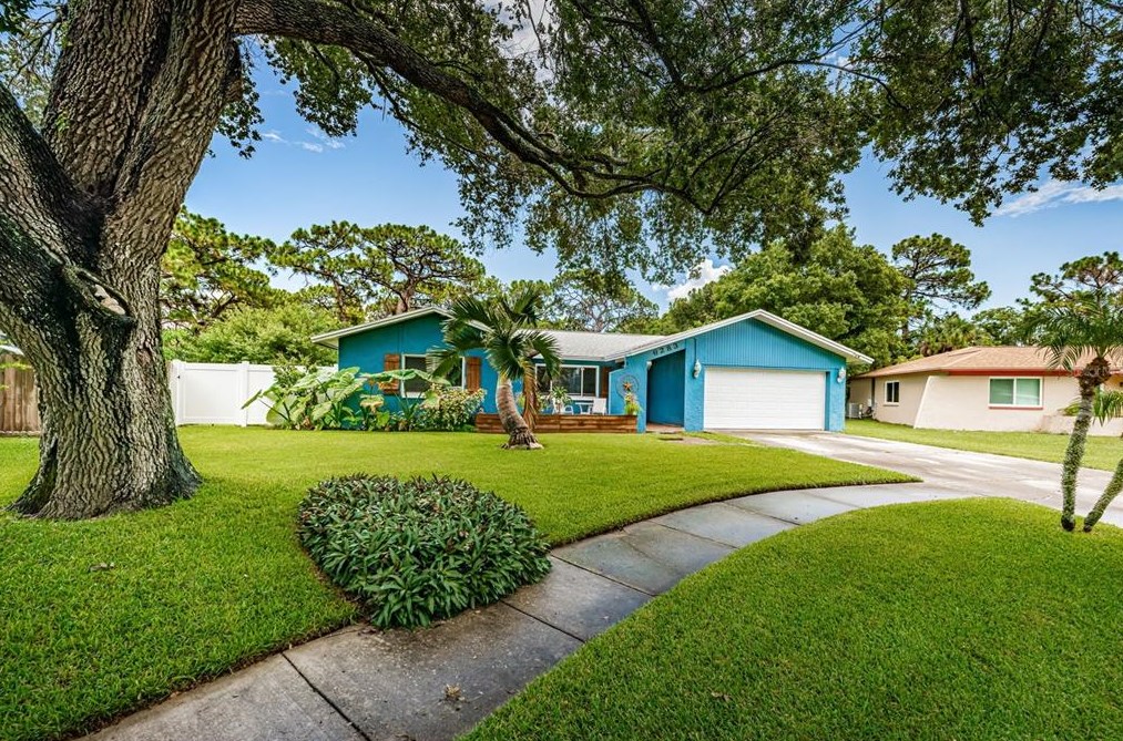 6283 Heather Ln N, Pinellas Park, FL 33781