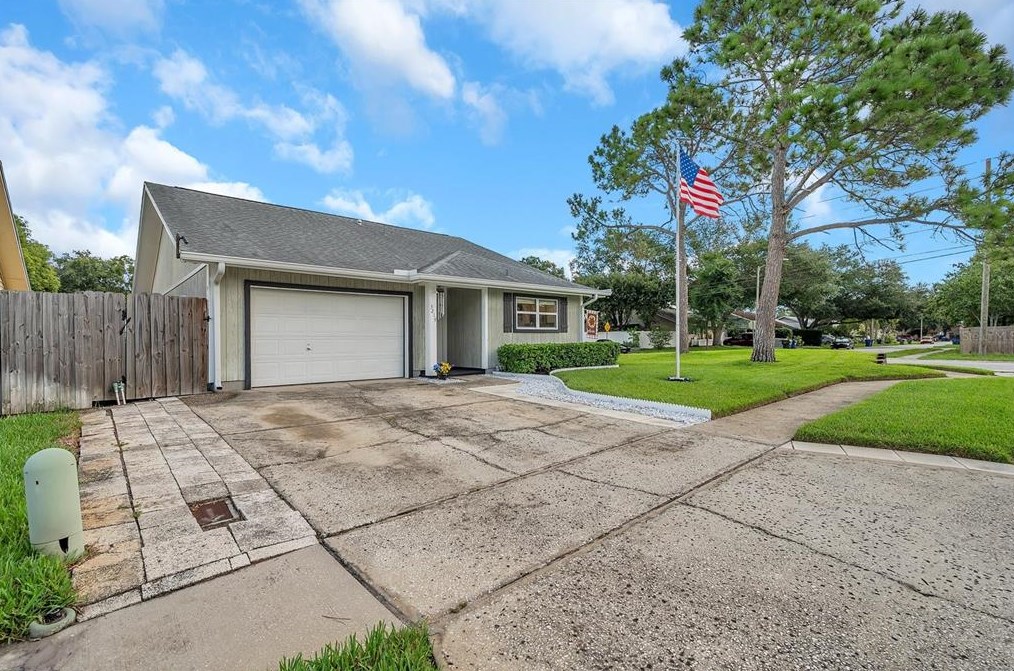 3219 Whispering Dr, Largo, FL 33771-3867