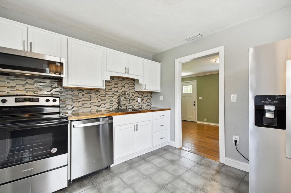 4320 3 Ave, Saint Petersburg FL  33711-1129 exterior